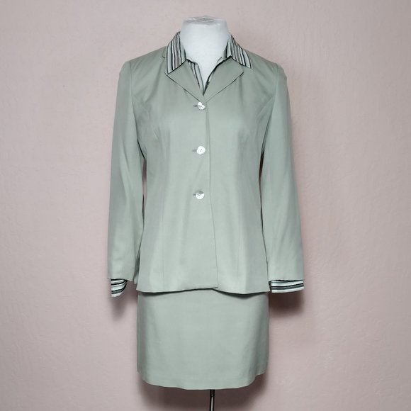 Business or Casual Three-Piece Silk Suit - Picture 2 of 16